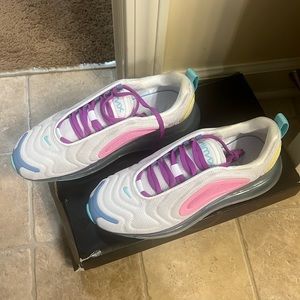 NIKE AIR MAX 720